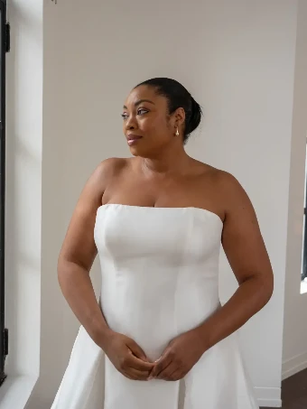 Kelly Faetanini Curve #MEDEA #10 thumbnail
